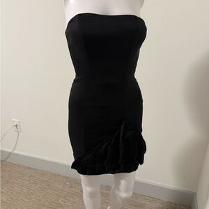 Cache Elegant Black Strapless Dress with Ruffle Accent